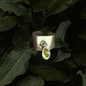 N12 - Peridot Earcuff